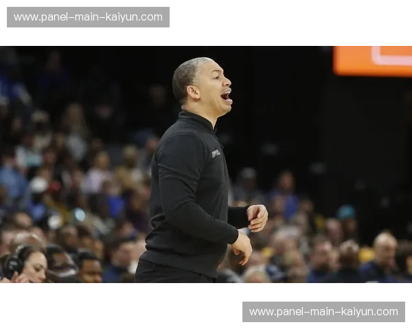 卢教练谈惨败:快船需稳住局面,战术执行亟待改进 卢教练谈惨败:快船需稳住局面,战术执行亟待改进