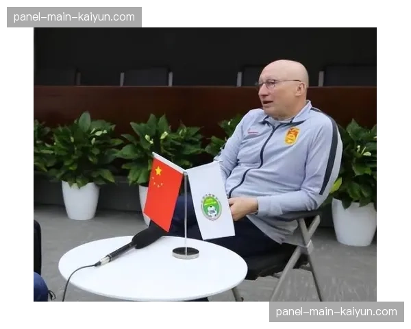 通讯：法国足球技术总监考察克莱枫丹，关注青年队比赛中的进攻组织效率